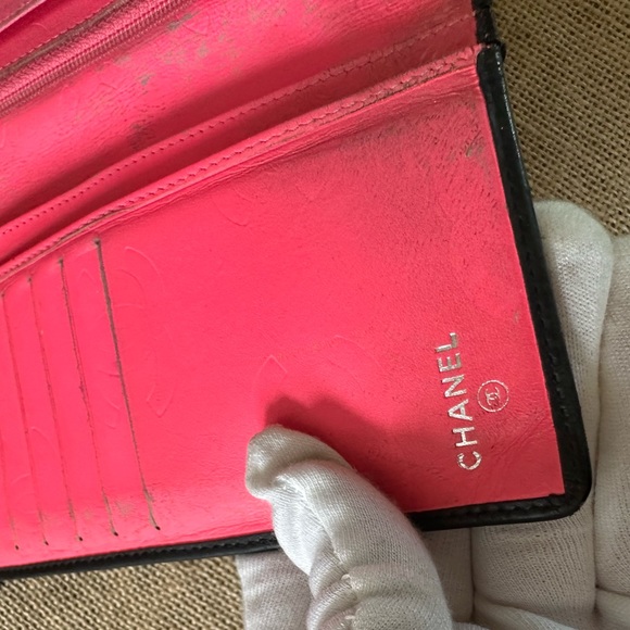 Chanel quilted long wallet (CC logo, likely lambskin or caviar). - Picture 13 of 16